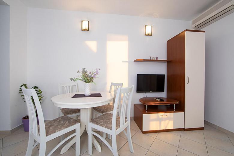 Apartments Marija Brela Exterior photo